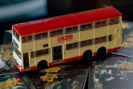 Tiny City Die-cast Model Car - KMB DENNIS Dragon 11m (1)