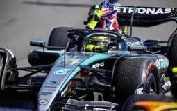 Spark 1/18 Mercedes-AMG PETRONAS Formula One Team No.44 F1 W15 E Performance - Winner British GP 2024 - Lewis Hamilton (With British Flag)