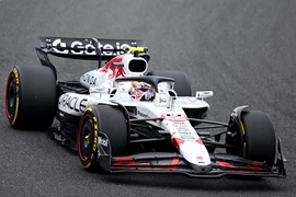 Spark 1/18 Red Bull Racing RB21 No.22 Oracle Red Bull Racing - Japanese GP 2025 - Yuki Tsunoda (With Pit Board)