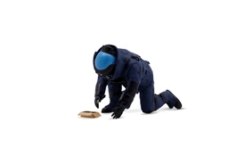 Tiny 1/18 Resin Figure 34 Bomb Disposal Officer (Defusing)
