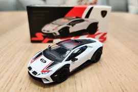 Sparky 1/64 Lamborghini Sterrato - white （Tiny Exclusive ）